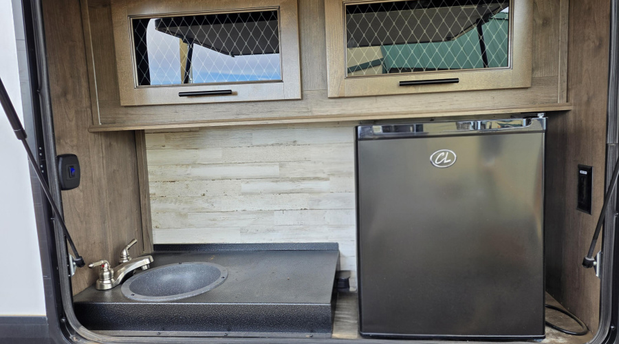 RV's Outside Sink, Fridge