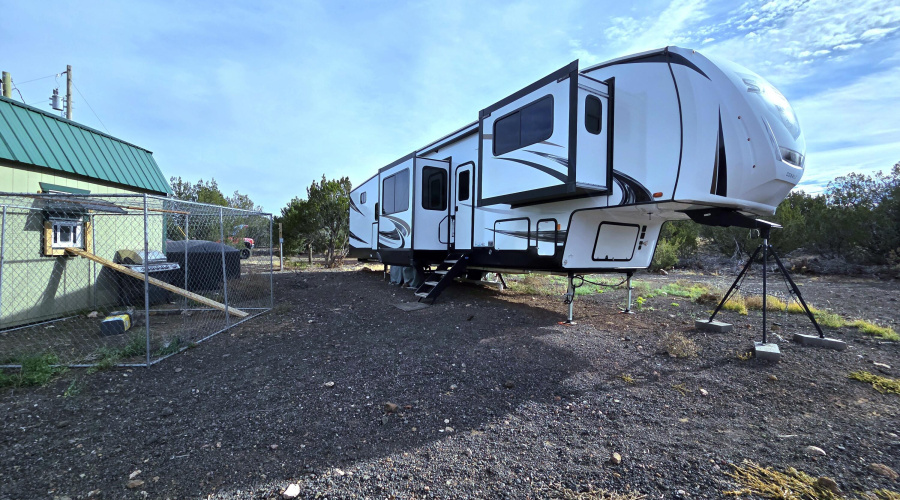 RV with 5 Slides Out