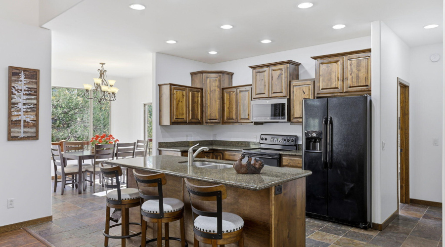 Kitchen & Dining Area