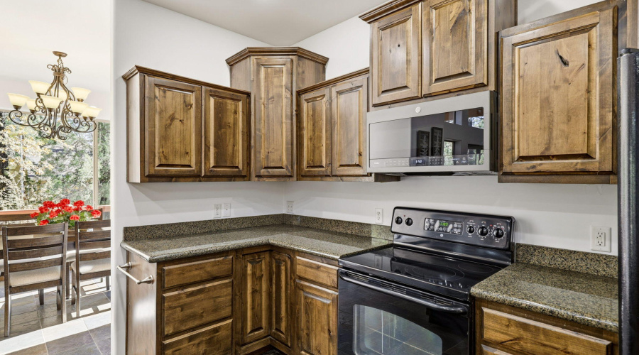 Staggered Cabinets & Granite Countertops