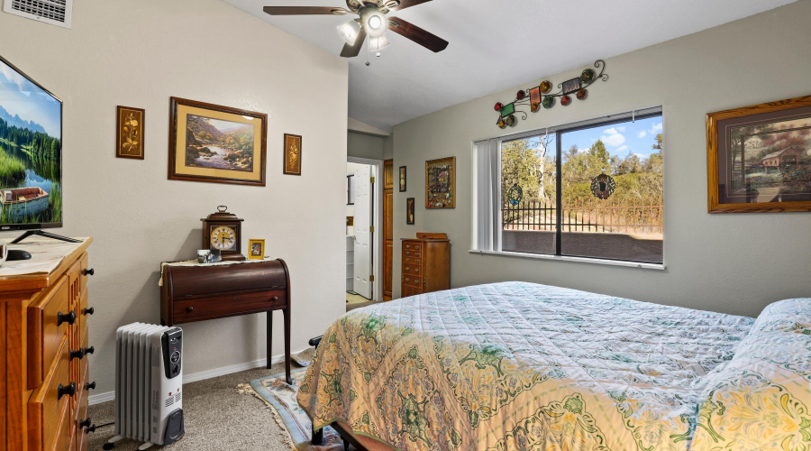 Master Bedroom a Downstairs