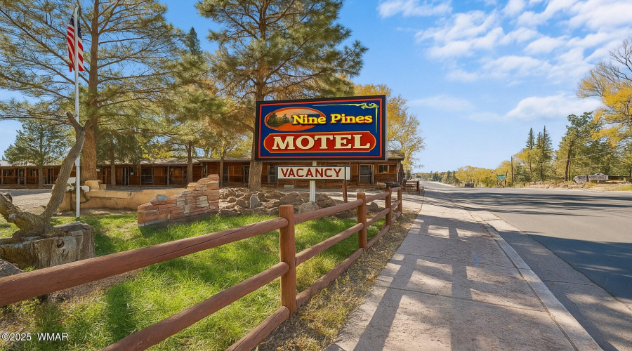 Nine Pines Motel Entry