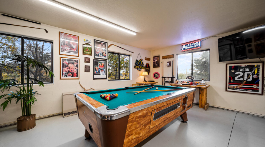 Guest Activity Center - Pool Table & TV
