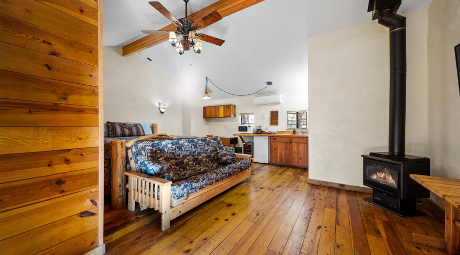 Guest Room King w/ Fireplace