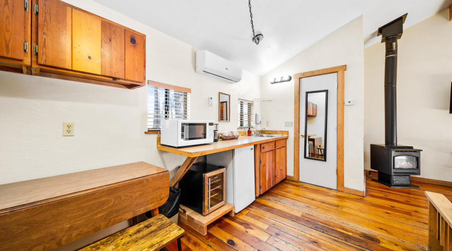 Guest Room King w/ Fireplace Vanity