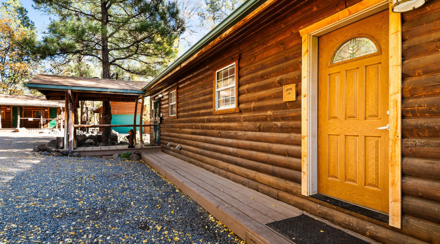 Entry to 3bdr Suite/Owner Res.