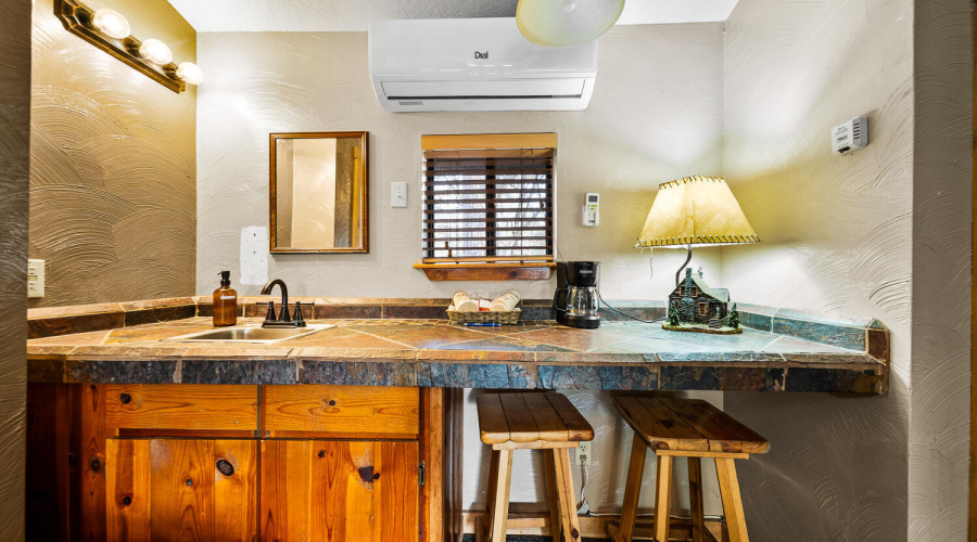 Queen w/ Fireplace 2 Vanity