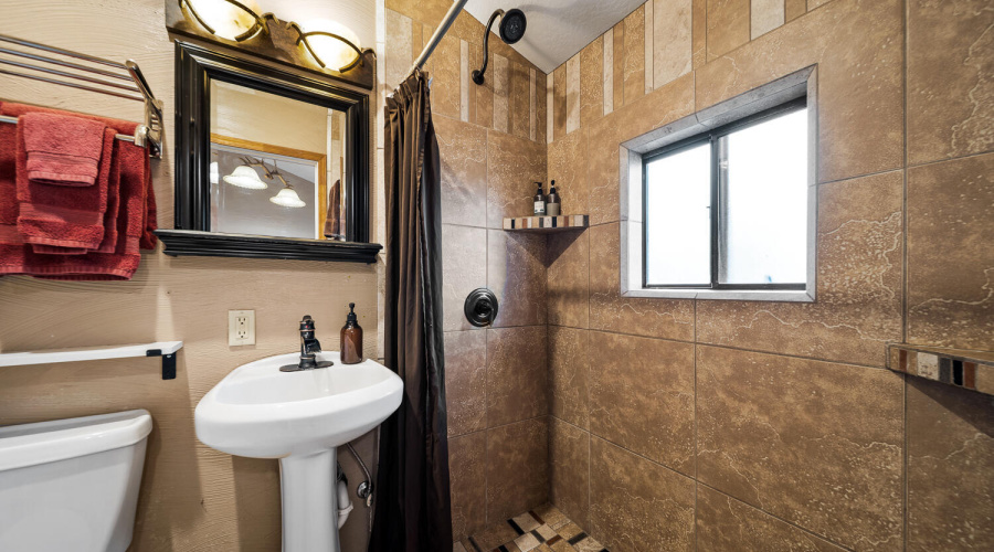 Standard Guest Room King Bathroom