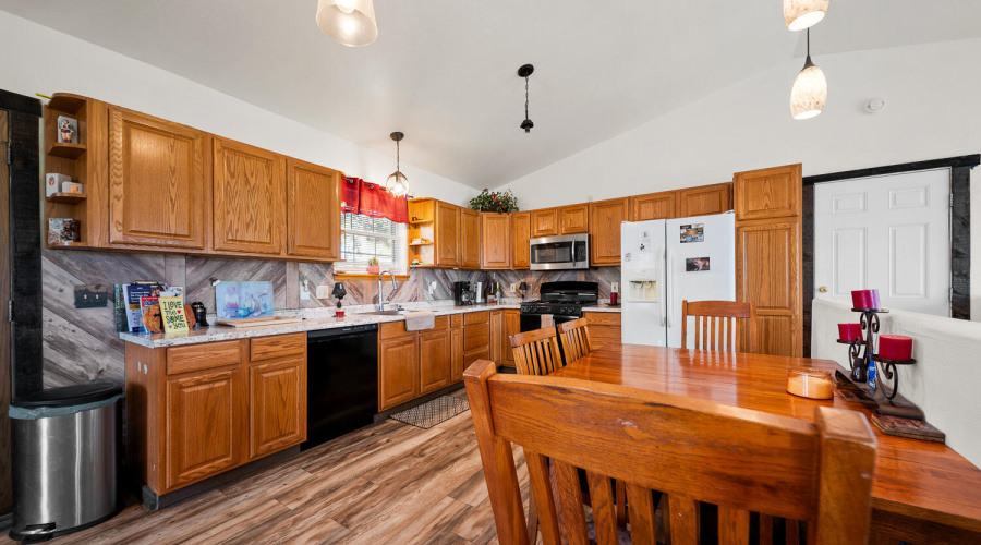 Suite Kitchen & Dining