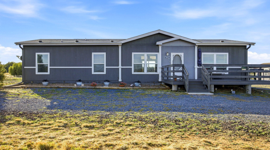 Front w/ circular drive