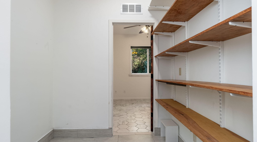 203 S Crescent Moon - 36