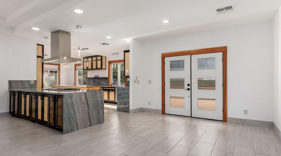 203 S Crescent Moon - 10