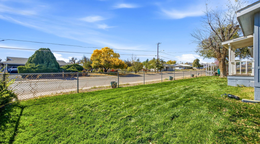 120E9thSSt-Snowflake-AZ-4