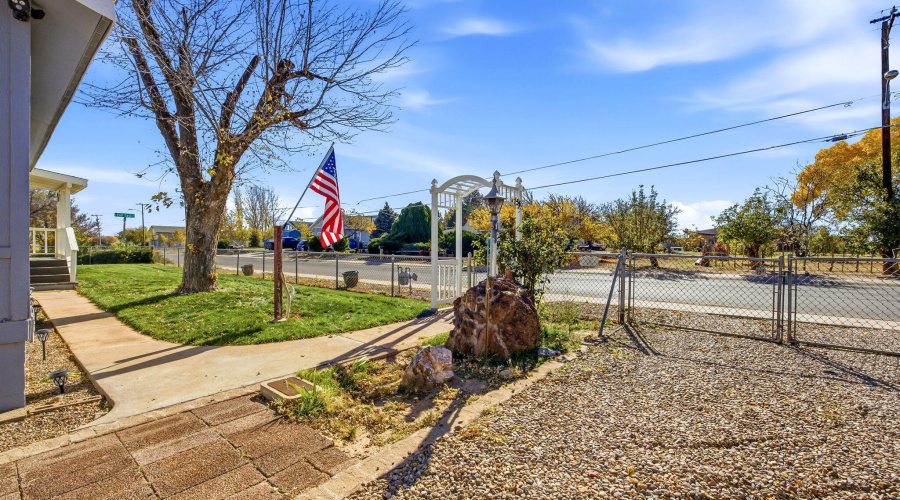 120E9thSSt-Snowflake-AZ-5