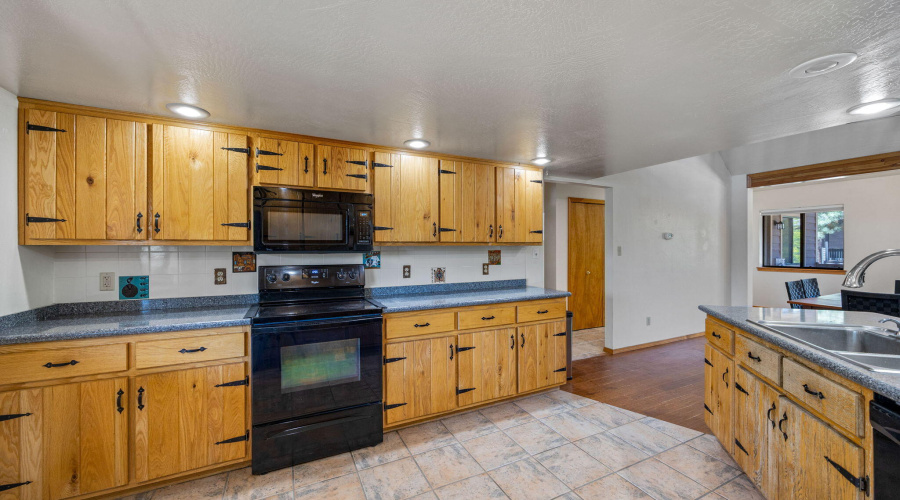2232EagleLn-Overgaard-AZ-12