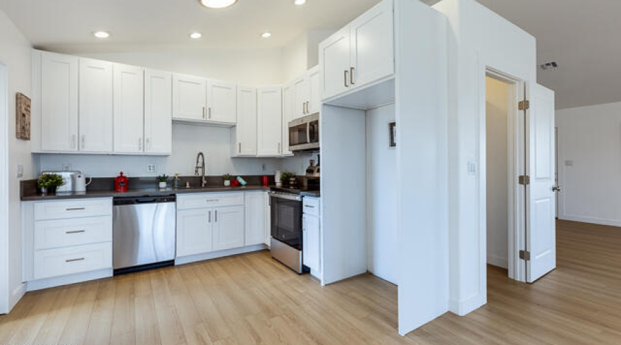 502 1100 West Street W MLS-11