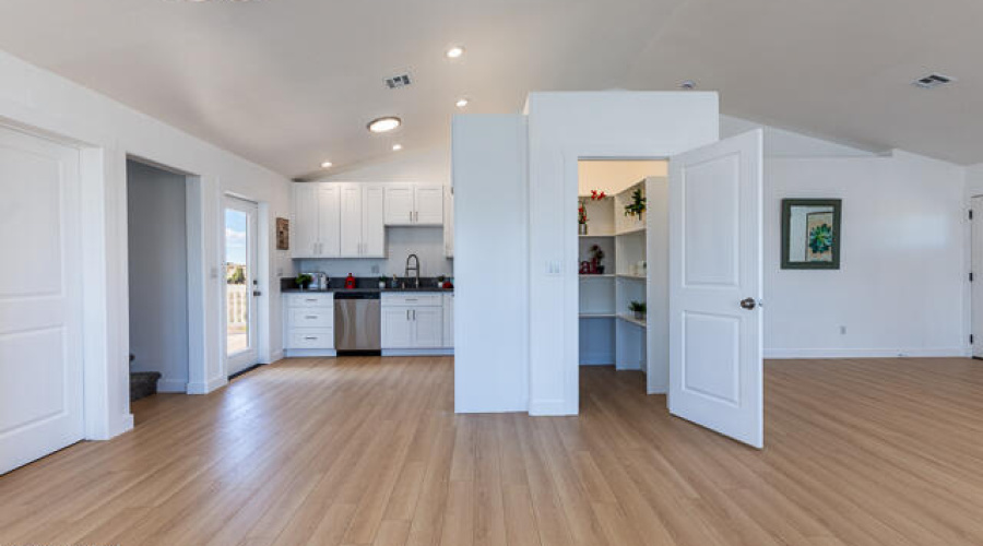 502 1100 West Street W MLS-20