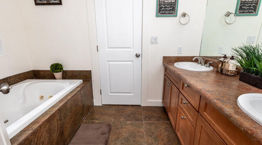 502 1100 West Street W MLS-33