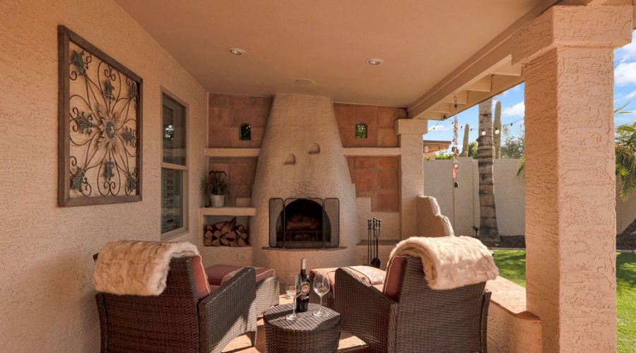 Covered Patio & Fireplace