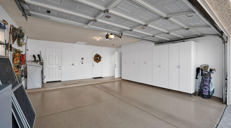Epoxy Garage w/Cabinets
