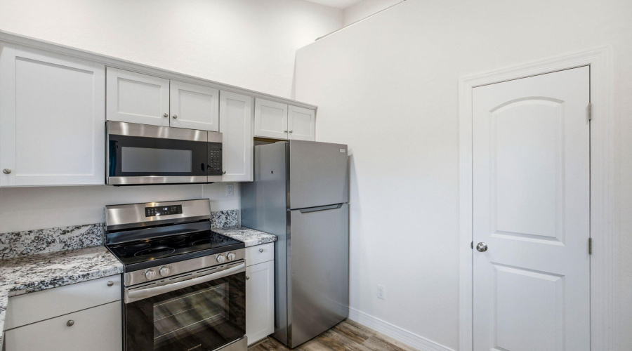 1979ChristmasPineCircle-HeberOvergaard-A