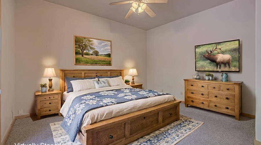 VS Huge 4th bedrm/access to backyard