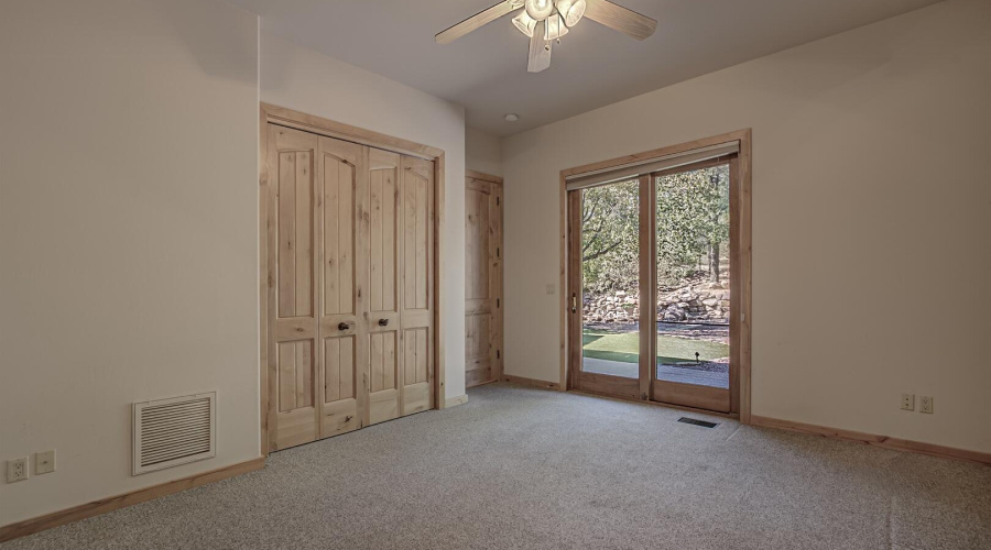 Huge 4th bedrm/access to backyard