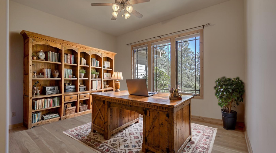 VS office/potential 5th bedroom