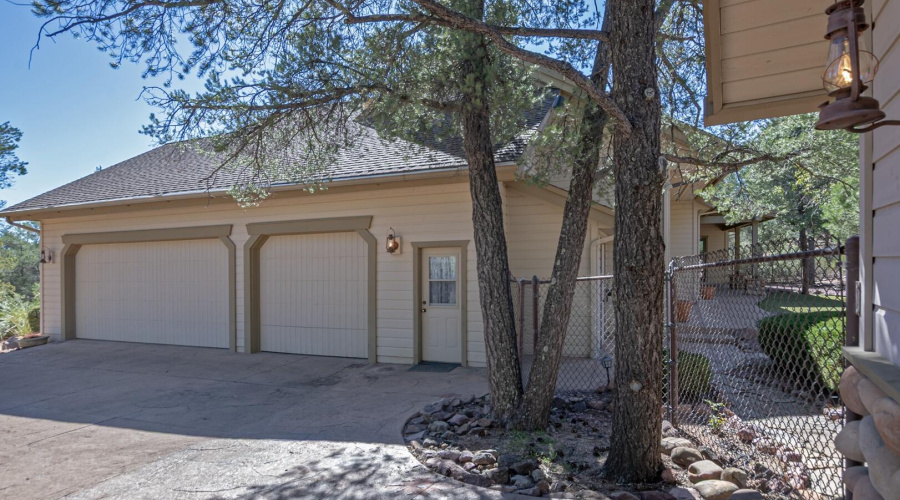 4 car garage/RV/Boat garage