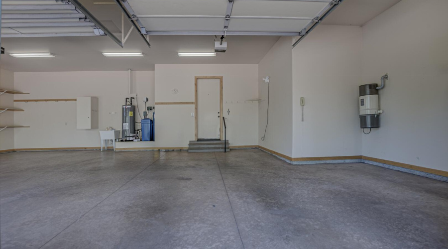 4 car garage/RV/Boat garage