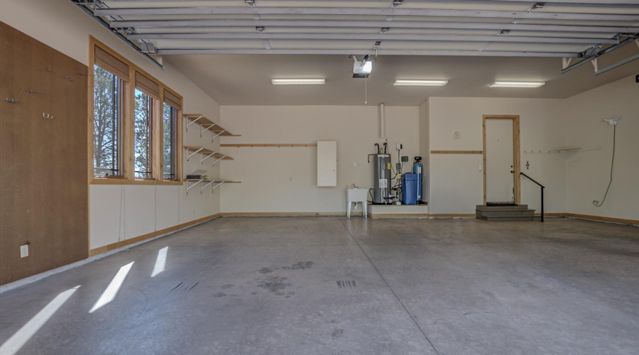4 car garage/RV/Boat garage