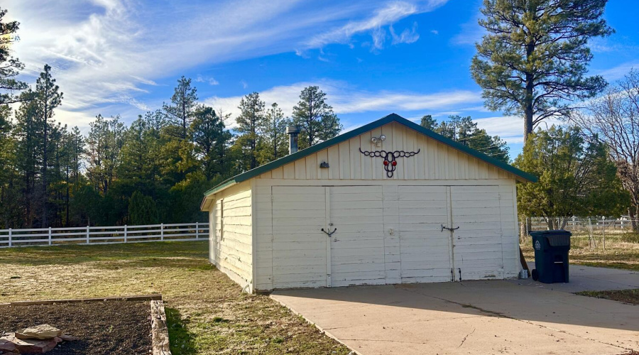 2 CAR GAR W/ WOOD WB-STOVE / WORK AREA