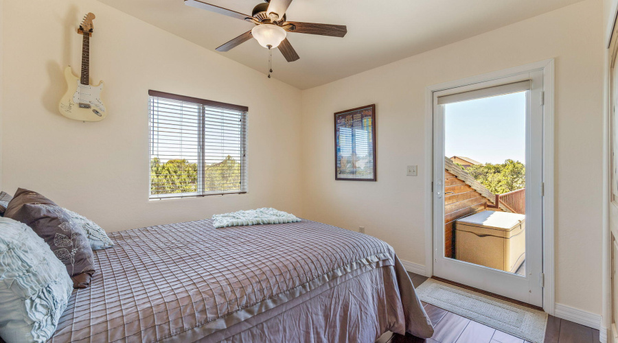 2335VoyagerCir-Overgaard-AZ-32