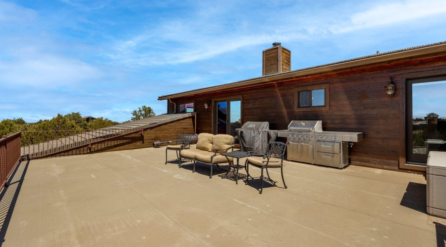 2335VoyagerCir-Overgaard-AZ-37