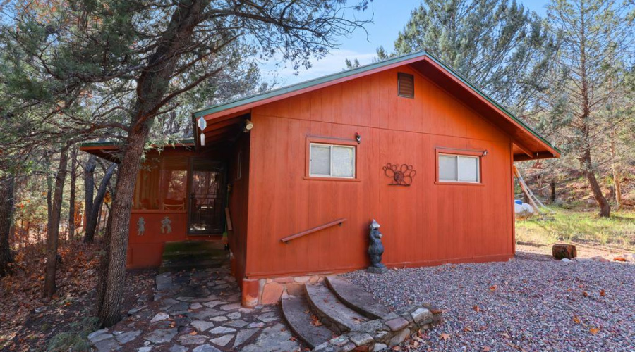 887 W Munsee Drive Cabin