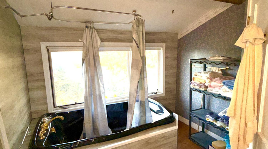 Upstairs Primary  bath with amazing view