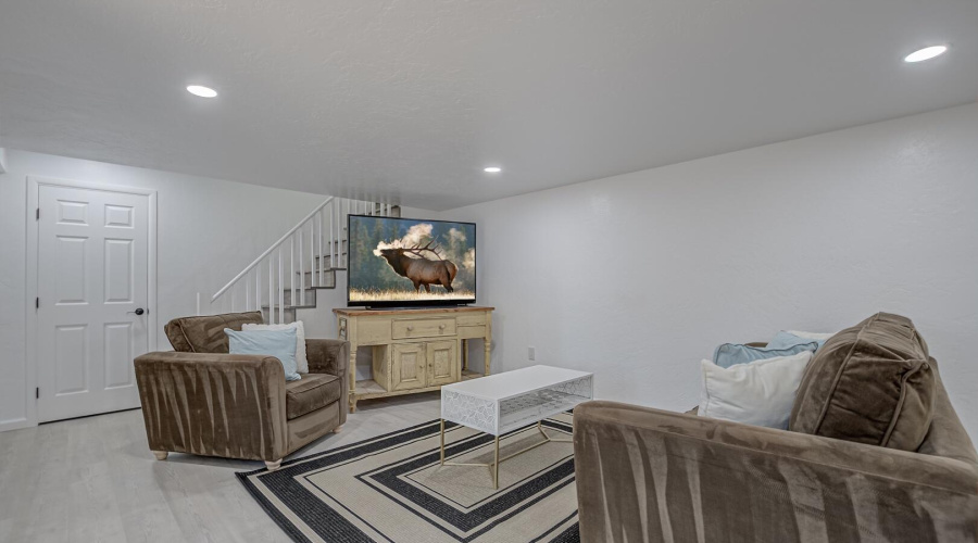 Guest Quarters - Living Room (1)