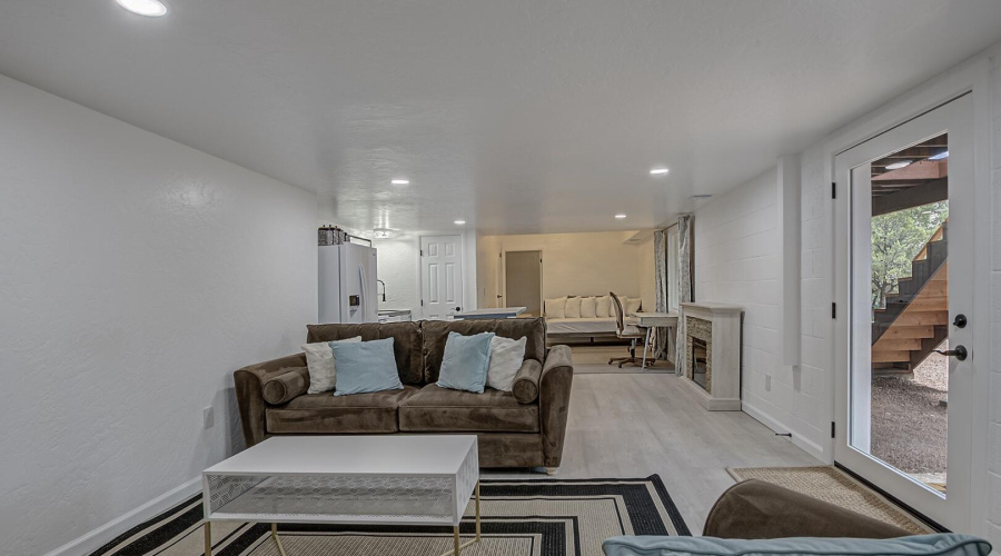 Guest Quarters - Living Room (2)