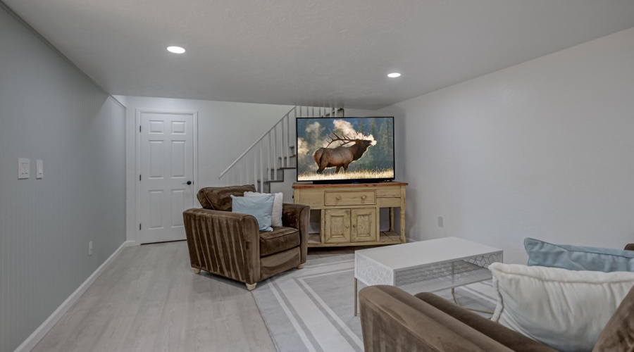 Guest Quarters - Living Room (3)