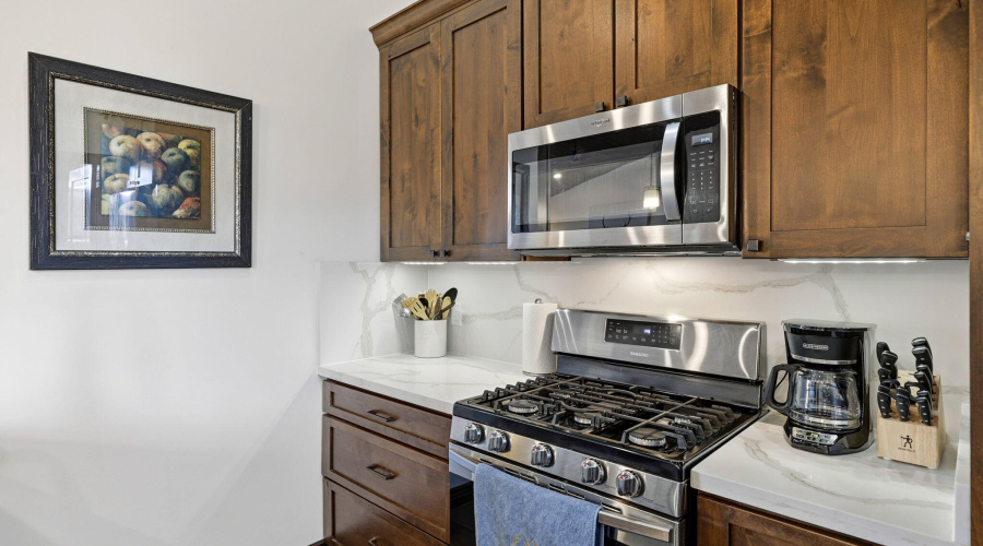 Gas Range & Stainless Steel Appliances