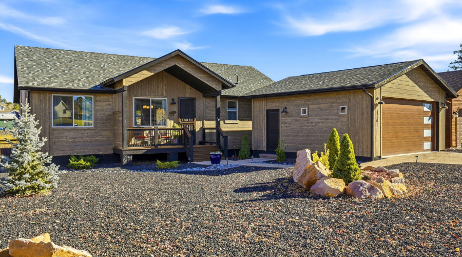 1201 N Bison Golf Ct