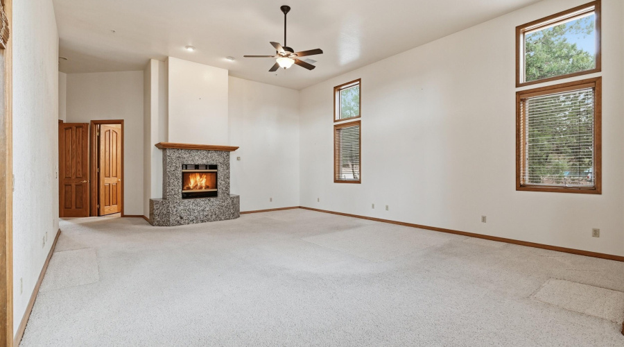 008_DSC_2521_with_fire