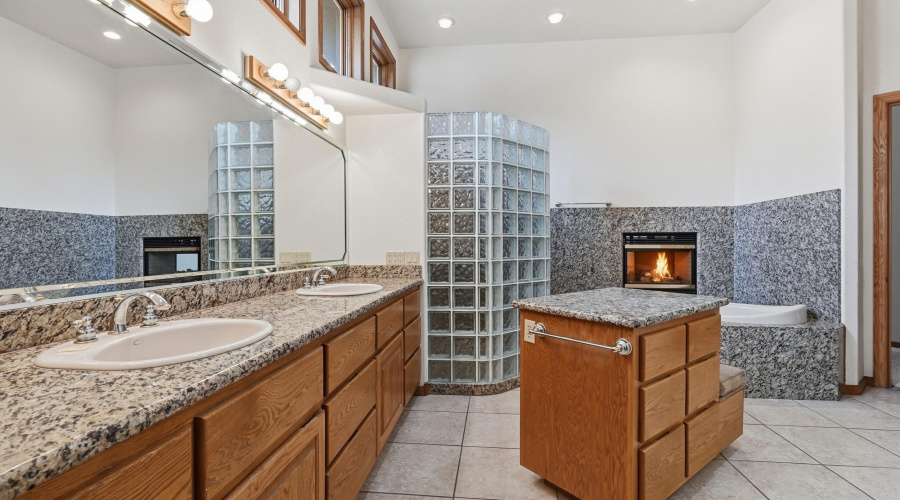 030_DSC_2545_with_fire