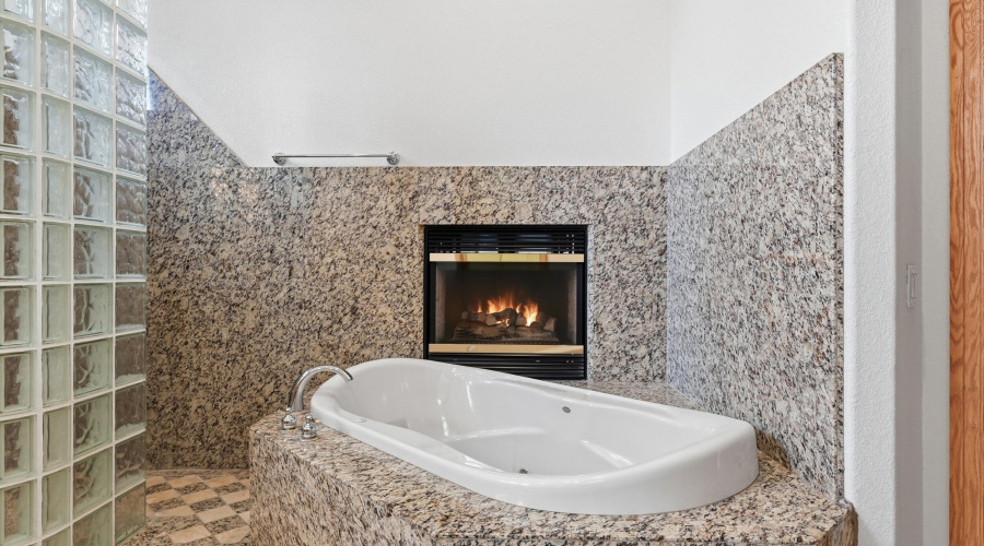 031_DSC_2548_with_fire