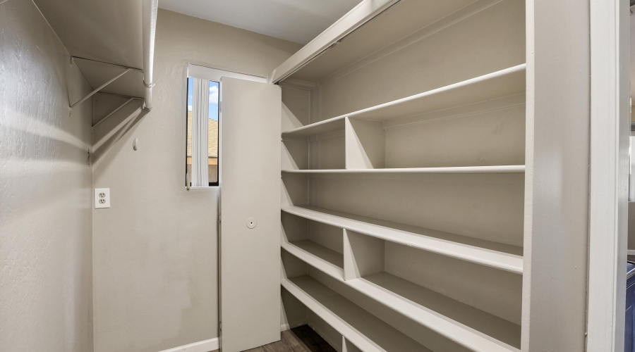 Laundry Room & Pantry (2)