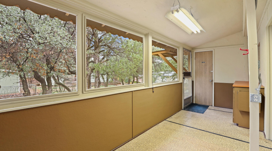 Screened In Porch (1)