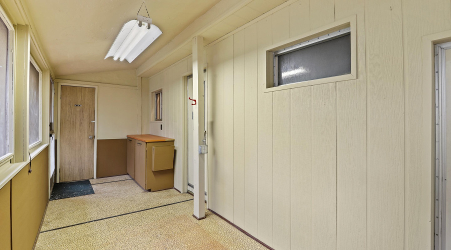 Screened In Porch (2)