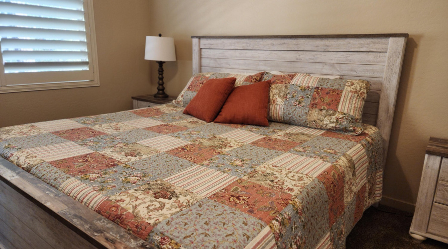 Saturn - Primary bedroom 1