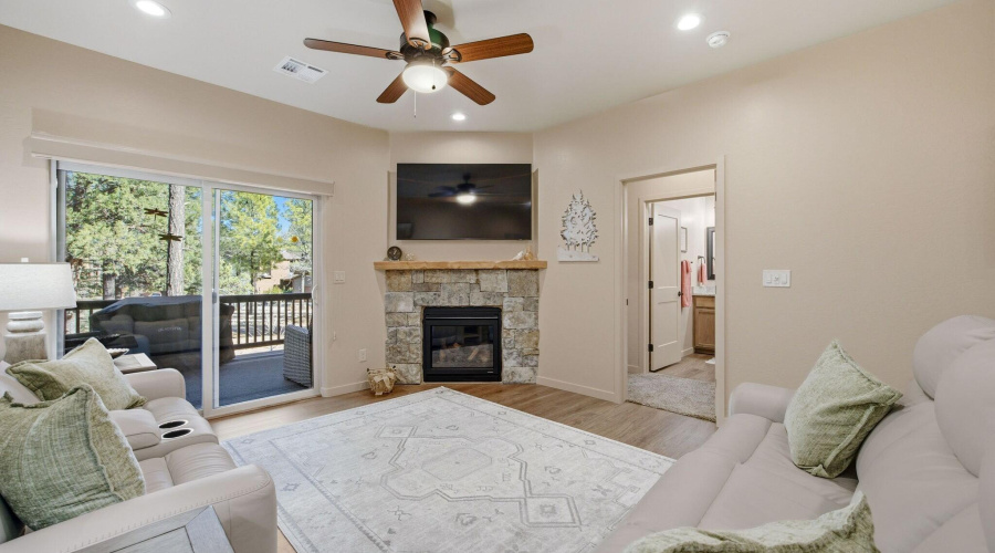 Saturn - Living Room 1