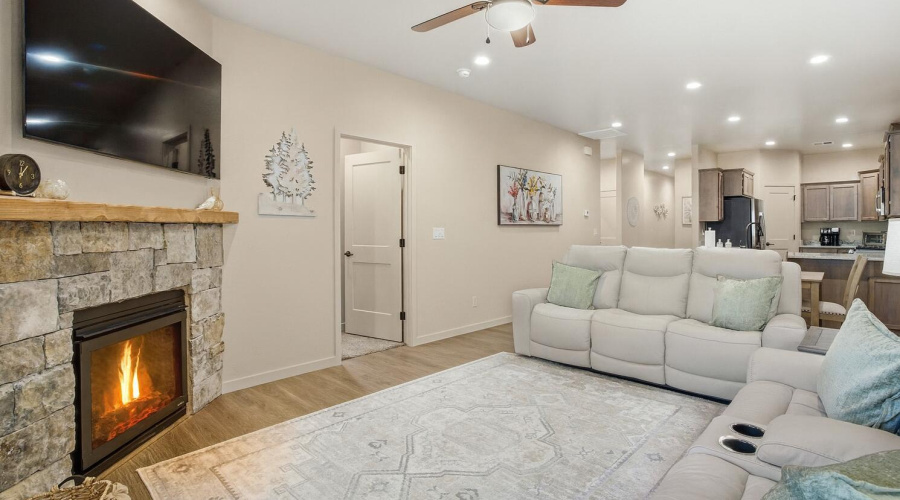 Saturn - Living Room w fireplace 1